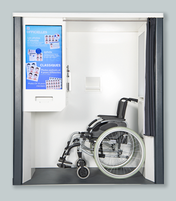 Cabine photo PMR accessible aux personnes à mobilité réduite